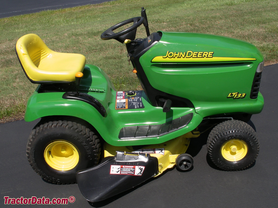 John Deere LT133